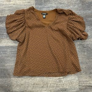 Express top. Mocha and black polka dot. Small.